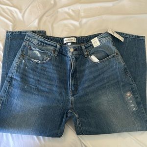 Abercrombie & Fitch High Rise Mom Jean Size 14s New with tags
